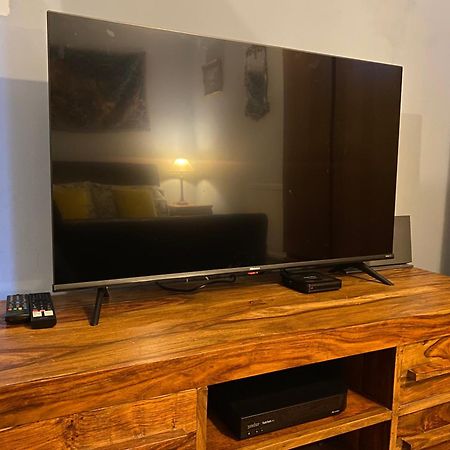 Quirky Town Centre Apartment With River Terrace ماكليسفيلد المظهر الخارجي الصورة