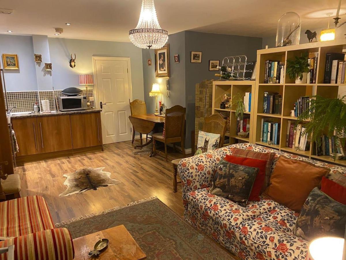 Quirky Town Centre Apartment With River Terrace ماكليسفيلد المظهر الخارجي الصورة