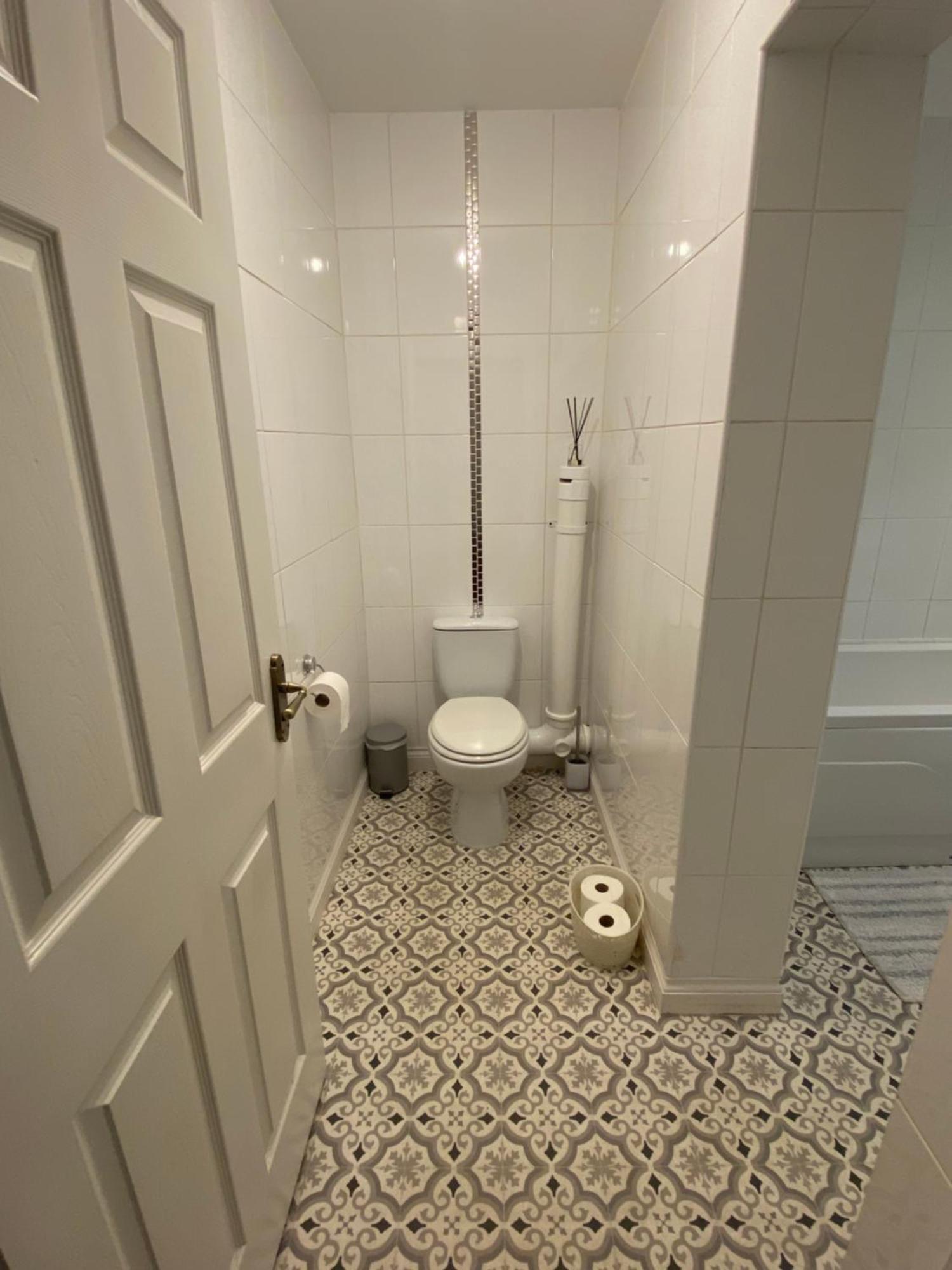 Quirky Town Centre Apartment With River Terrace ماكليسفيلد المظهر الخارجي الصورة