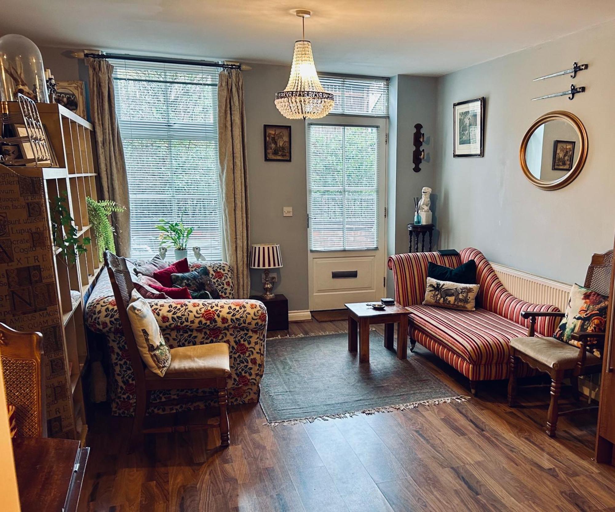 Quirky Town Centre Apartment With River Terrace ماكليسفيلد المظهر الخارجي الصورة
